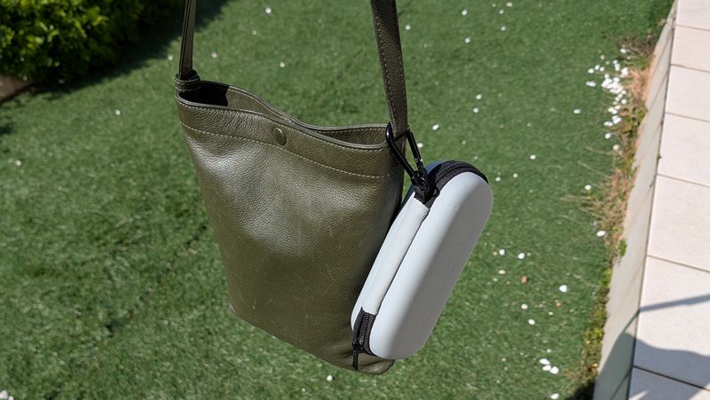 スタンダードプロダクツ「カラビナ付き メガネケース」のおすすめポイント