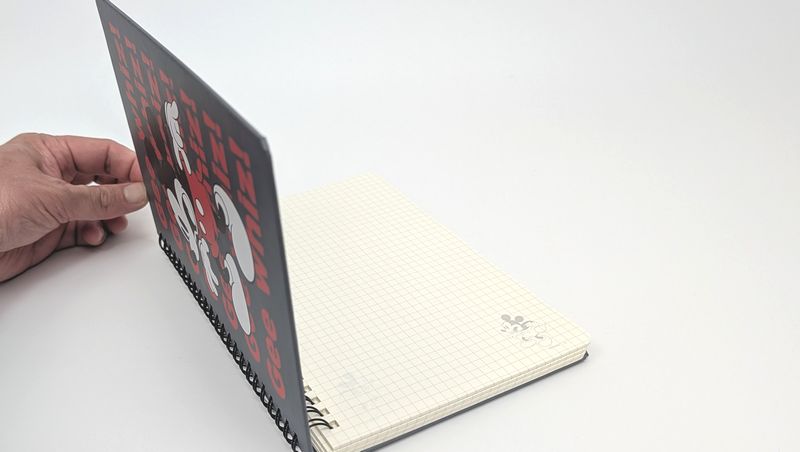 ハードカバーにスチール製のリング