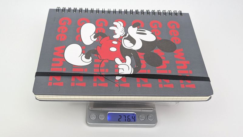 スタンダードプロダクツ「ゴムバンド付きリングノート ディズニーデザイン」の重さ