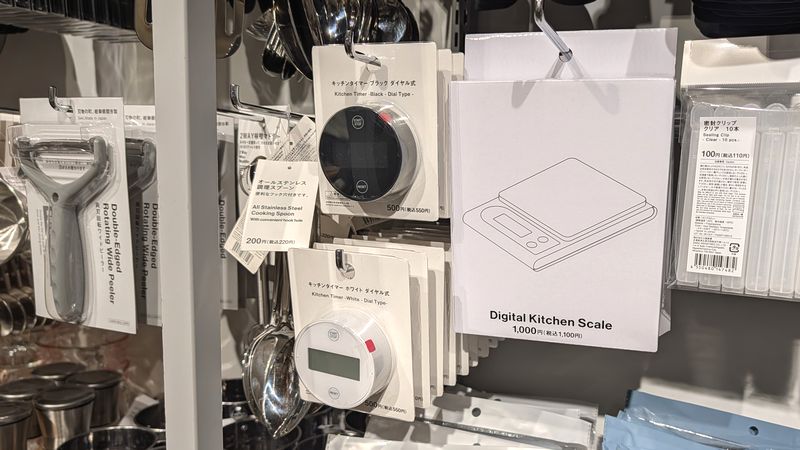 スタンダードプロダクツ「ダイヤル式 キッチンタイマー」のカラーと価格