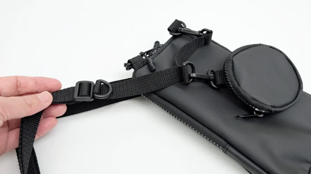 D型リング付きでカラビナ付きアイテムと相性抜群！