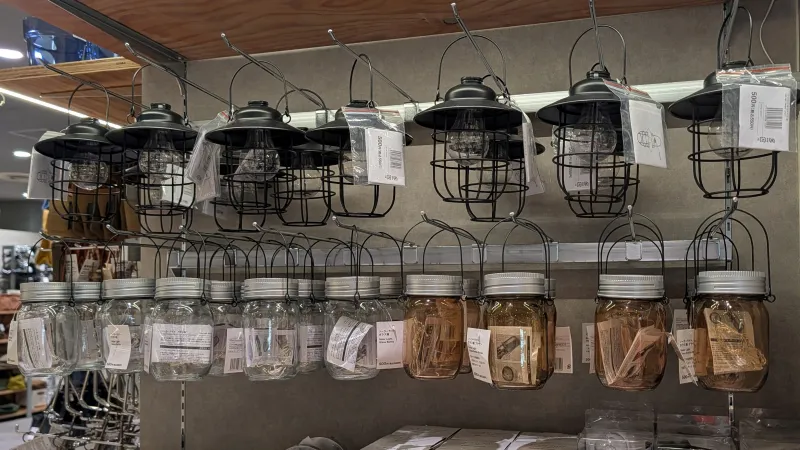 スタプロ「ランタン型 ソーラーライト」のラインナップと価格