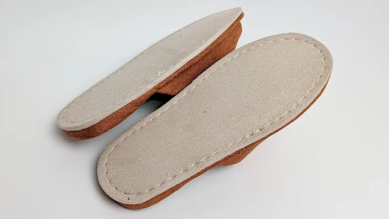 スリッパ底面にはポリエチレン