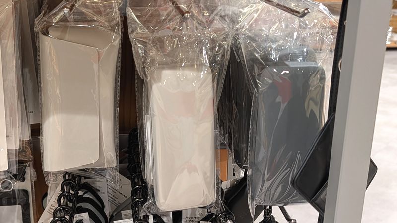 スタンダードプロダクツ「クロス付き メガネケース スクエア」のカラーと価格