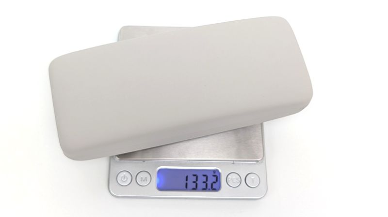 スタンダードプロダクツ「クロス付き メガネケース スクエア」の重さ