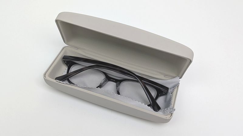 メガネがゆったり入るサイズ感が使いやすい