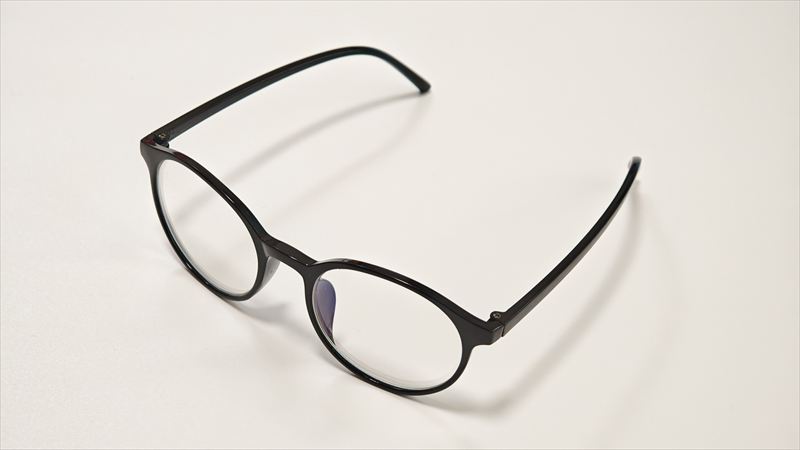 スタプロ「ブルーライトカットメガネ ボストン」の特徴と使用感