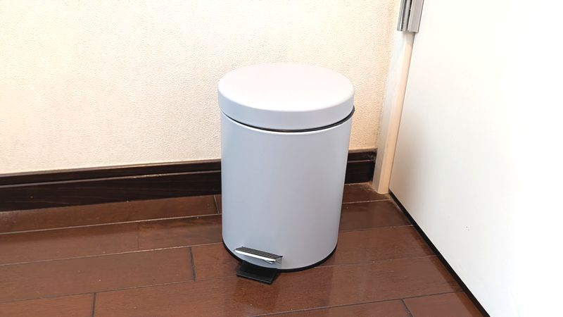 スタンダードプロダクツ「ペダルペール式スチールゴミ箱」の特徴と使用感