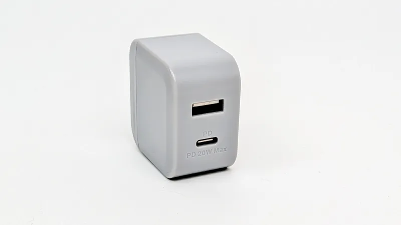 スタンダードプロダクツ「急速充電対応USB充電器 Type-A+C」の特徴と使用感