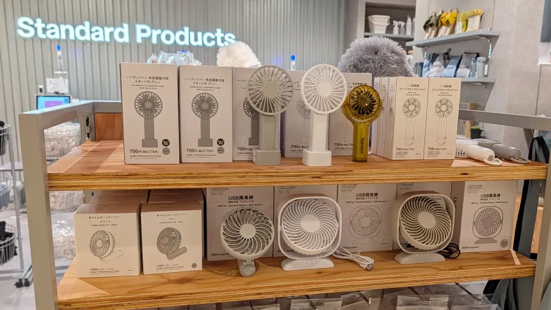 スタプロ「ミニ扇風機 クリップスタンド付」のラインナップ