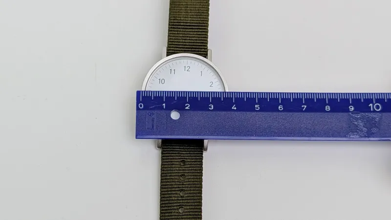 ケースの直径は38mm