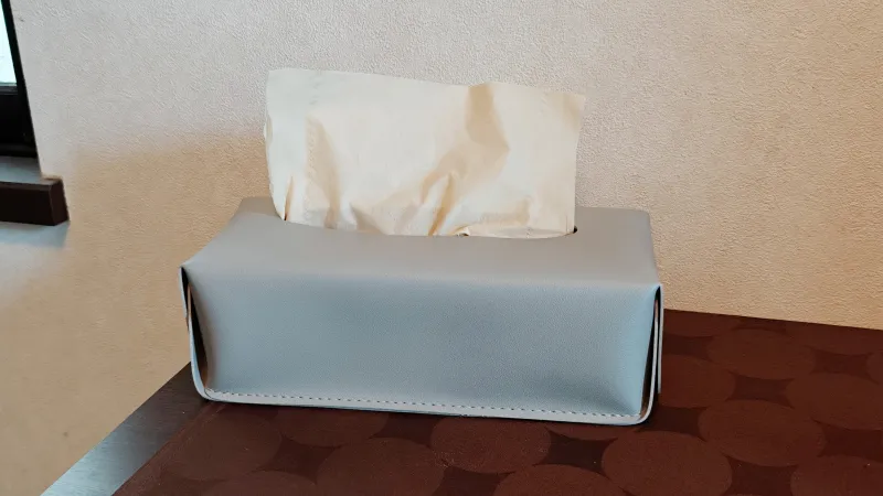 スタンダードプロダクツ「フェイクレザーティッシュカバー」の特徴と使用感