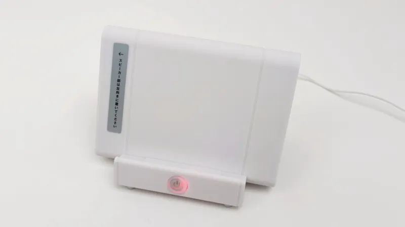 充電中は赤ランプが点灯