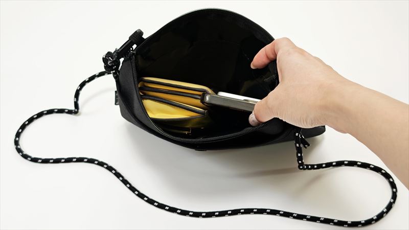 スタンダードプロダクツ「サコッシュショルダーバッグ」の特徴と使用感