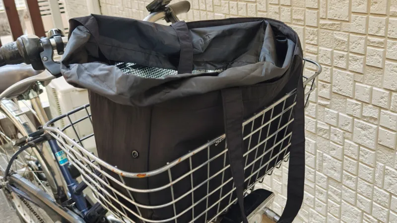 自転車のカゴにも入れやすいサイズ