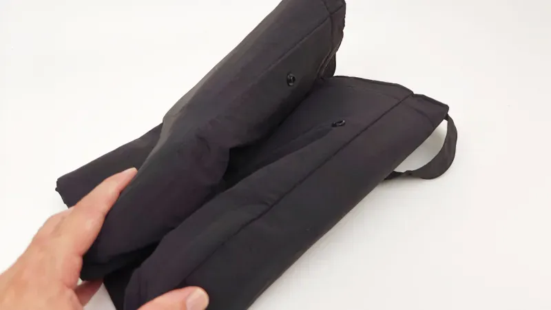 折りたたみできてコンパクトに持ち運びできる