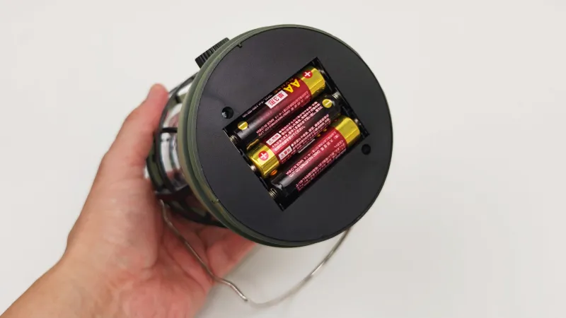 単3電池3本で最大光量で2.5時間点灯！電池は別売り！