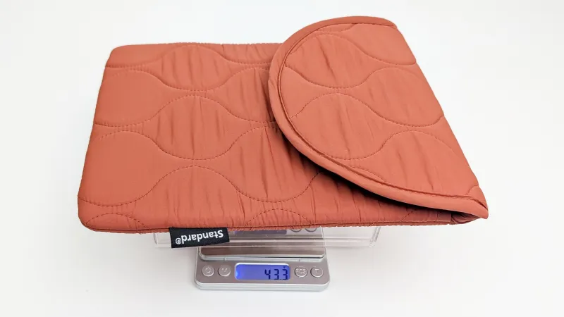 スタプロ「ナイロンキルト タブレットケース」の重さ