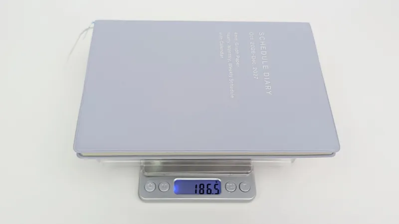 スタプロ「2027 スケジュール帳 見開き1週間 B6」の重さ