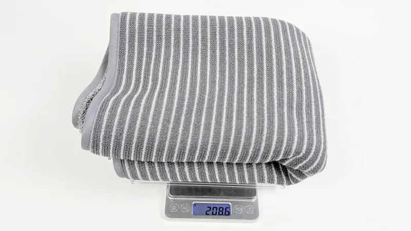 「パイルバスマット」の重さは実測208.6g