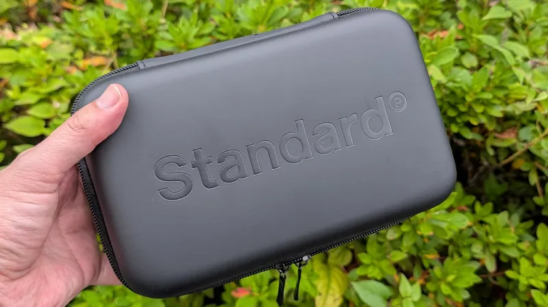 スタンダードプロダクツ「ガジェットケース」の特徴と使用感